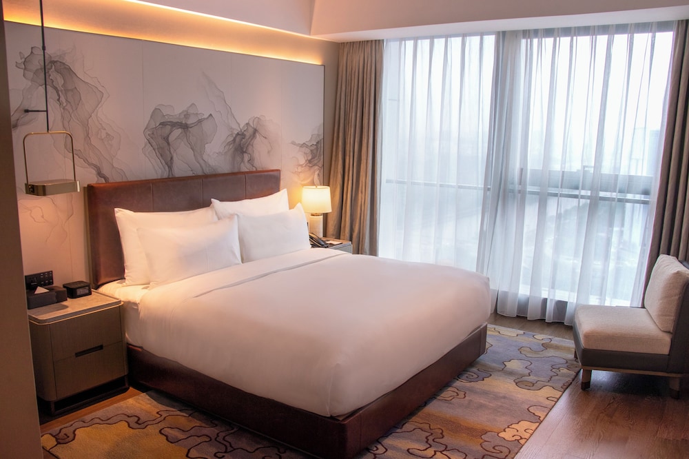LN Dongfang Hotel Pazhou 25/60