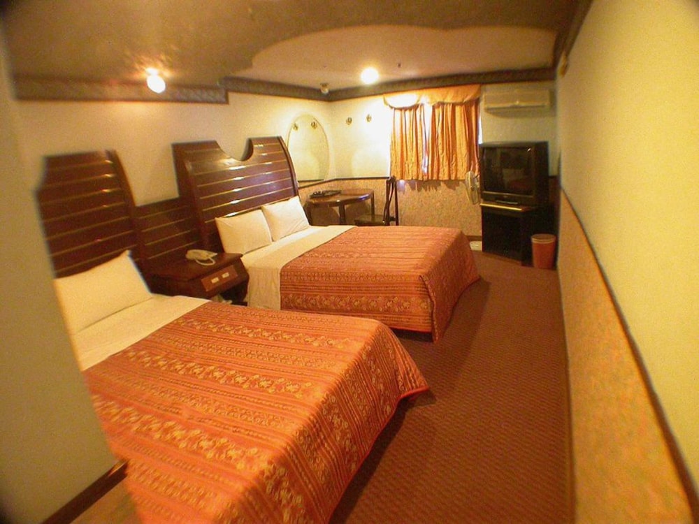 ROOM, QUADRUPLE