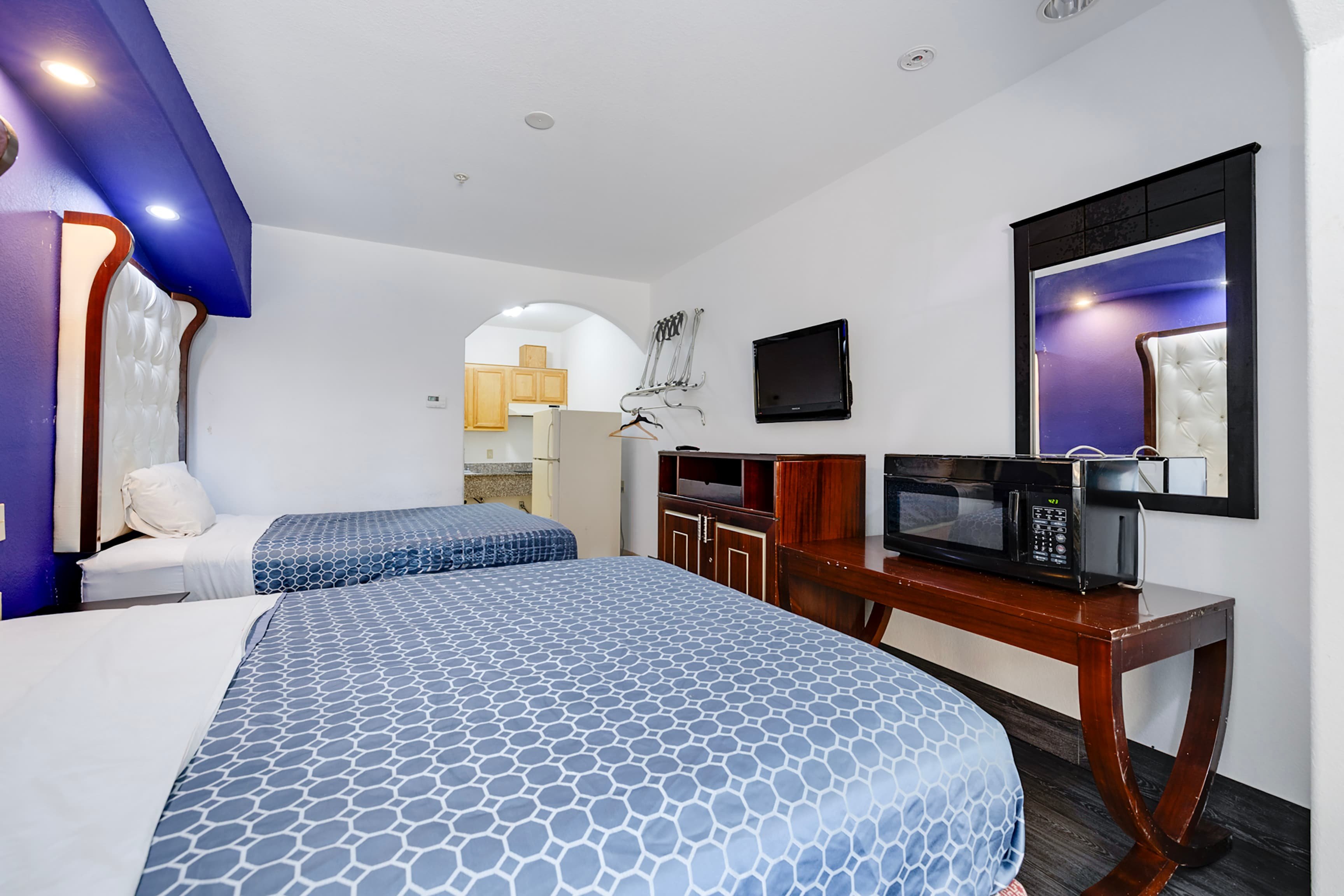 Capital O Deluxe Inn Channelview Houston I-10 20/58