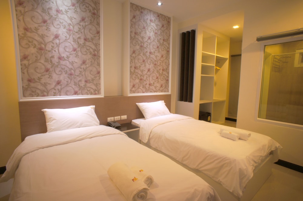 DELUXE, TWIN BEDS