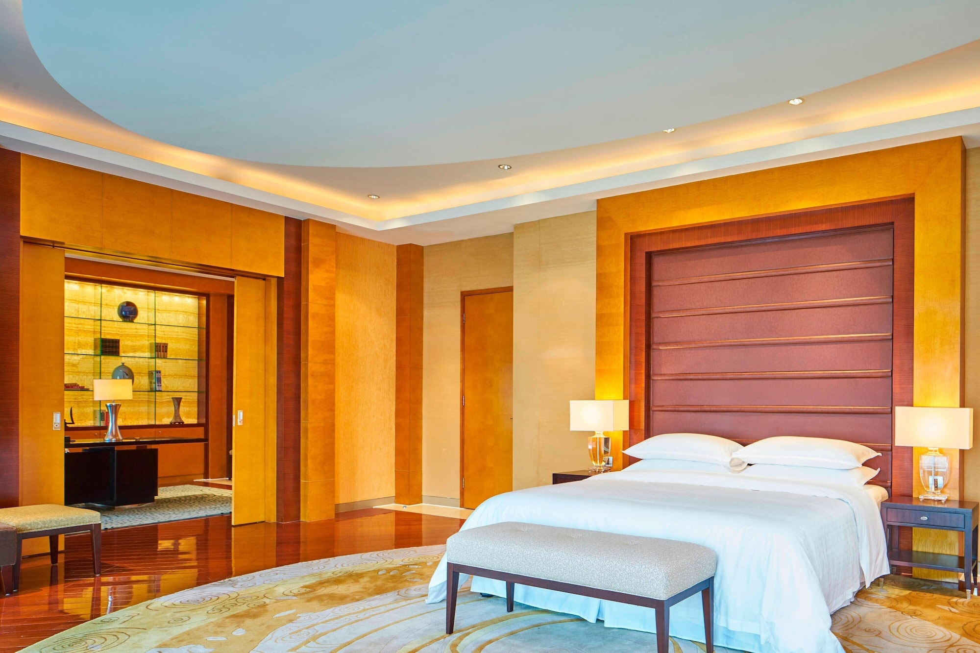 غرفة بسرير كينج بإطلالة على البحر بشرفة، Sheraton Zhoushan Hotel 8/10