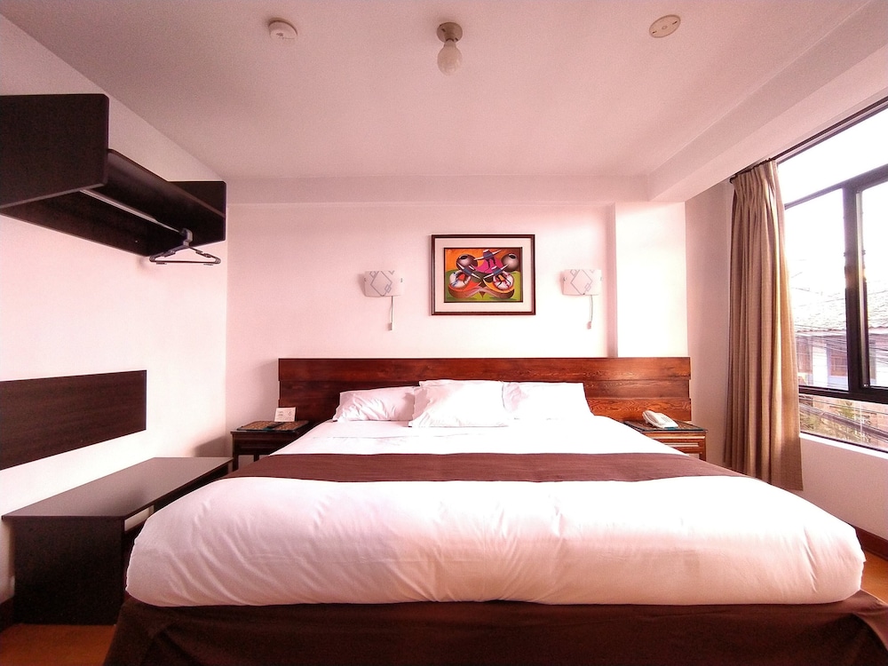 ROOM, DOUBLE BED