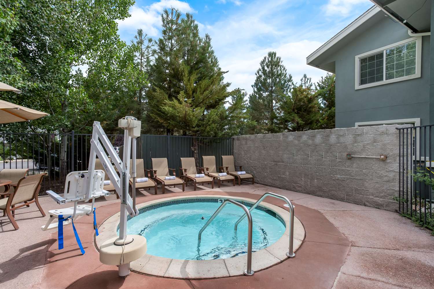 Best Western Rose Quartz Inn 38/40