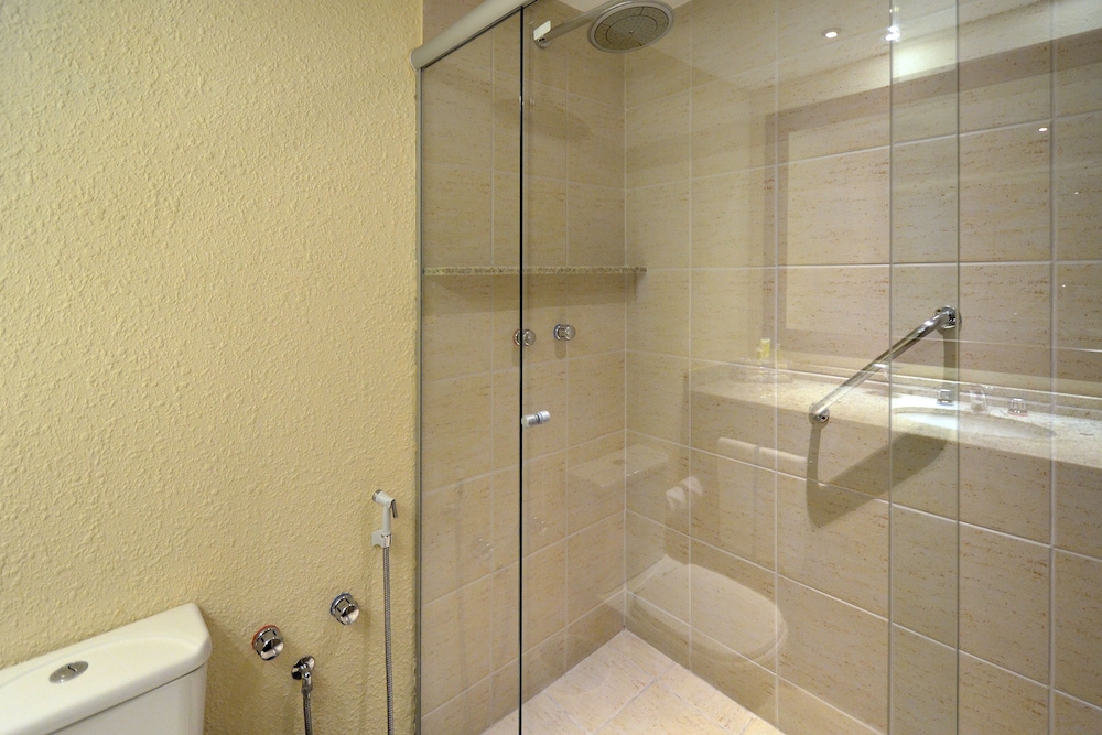 Business, King Bed, Quality Hotel Curitiba 3/3