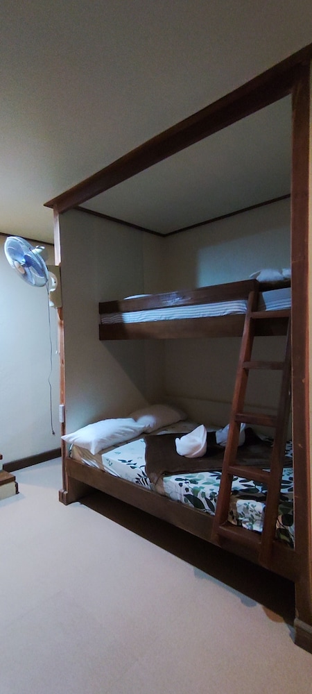 Novie Apos S Tourist Inn 10/50