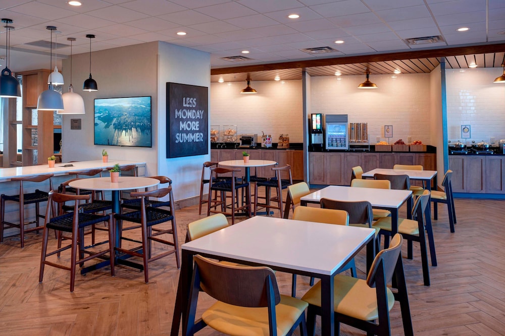 Fairfield Inn And Suites Columbus In 41/50