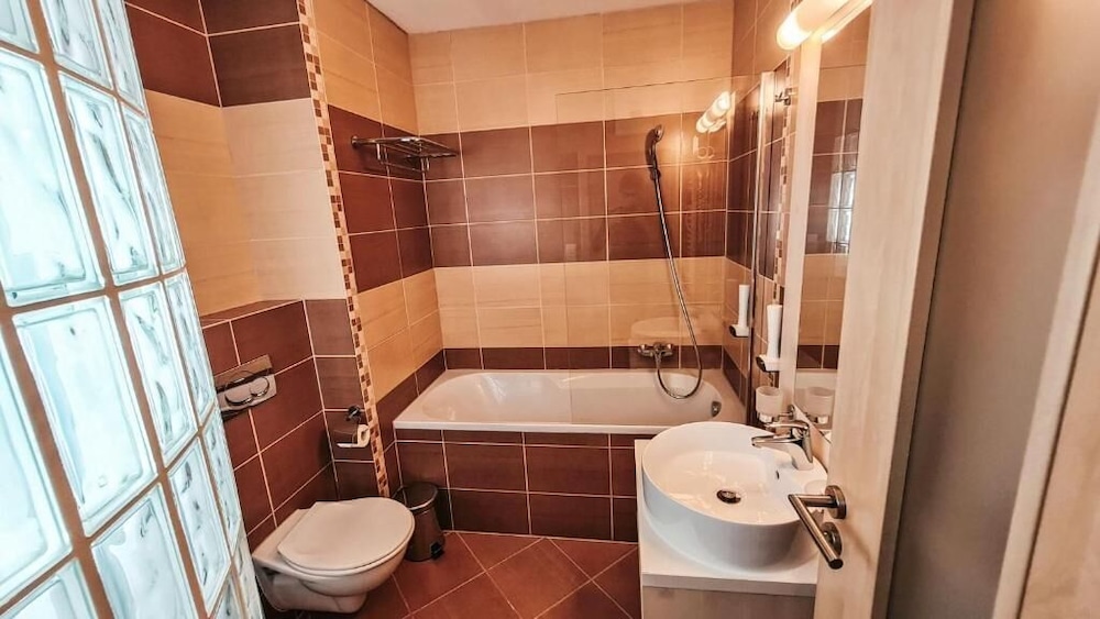 HOTEL CROCUS 50/50
