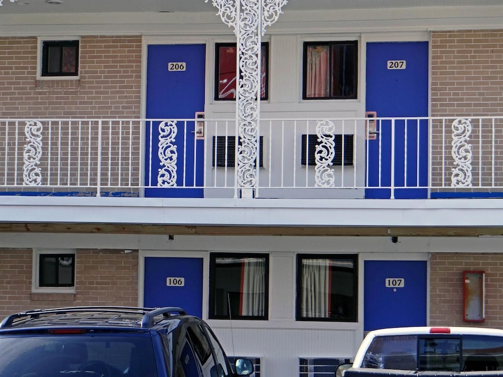 Motel6 Baltimore MD 7/44