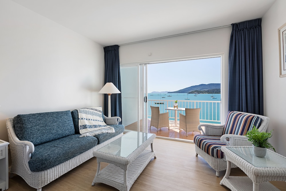 Coral Sea Marina Resort 66/87