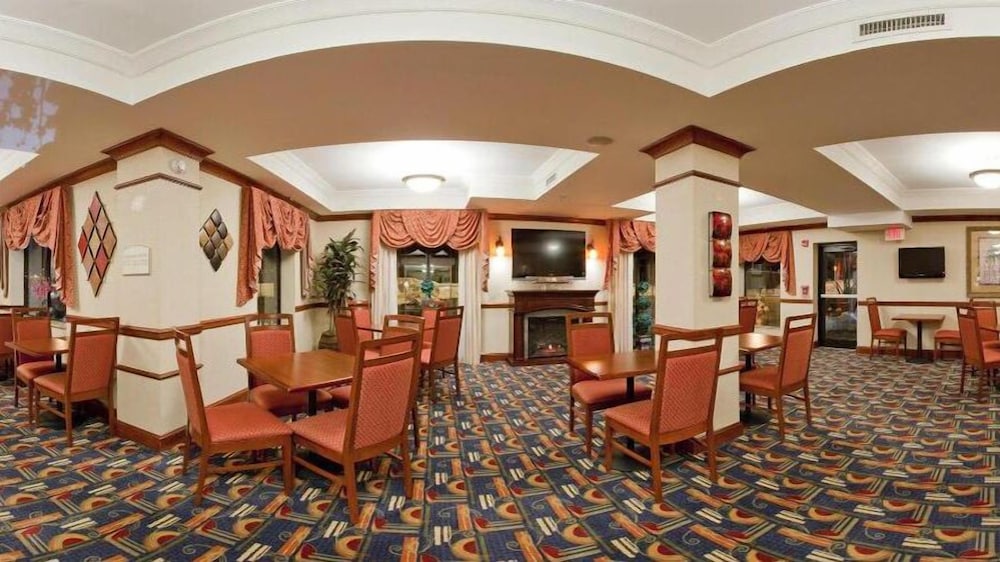 Holiday Inn Express Hotel Suites Easton 46/63
