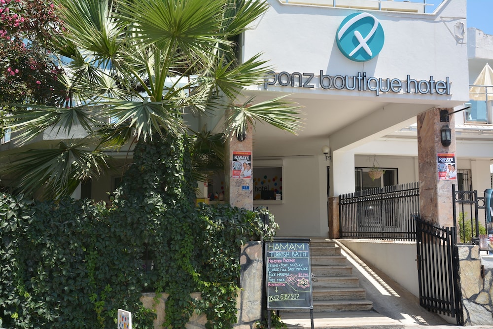 ponz boutique hotel 9/57