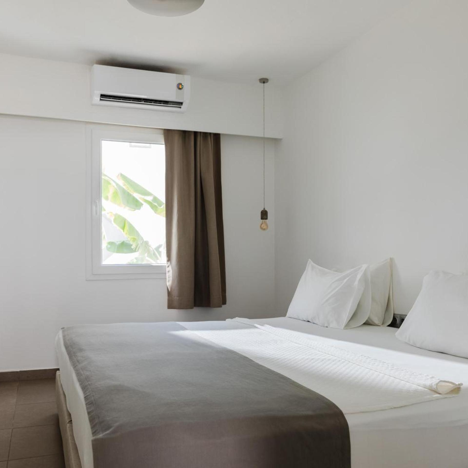 Room, Double or Twin Bed, Lateral Side Sea View