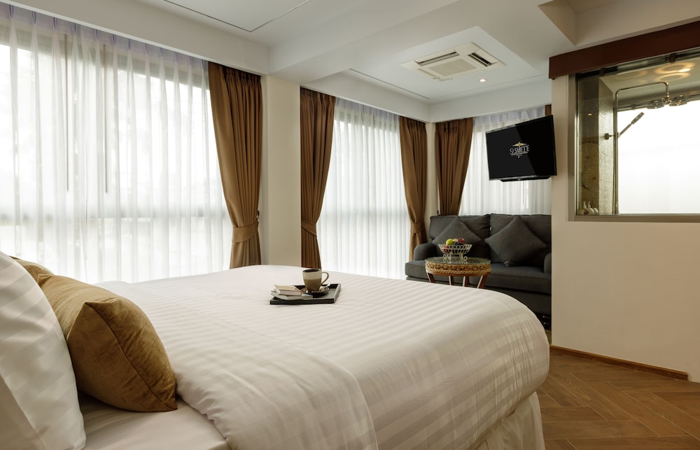9 Suite Luxury Boutique Hotel 15/55