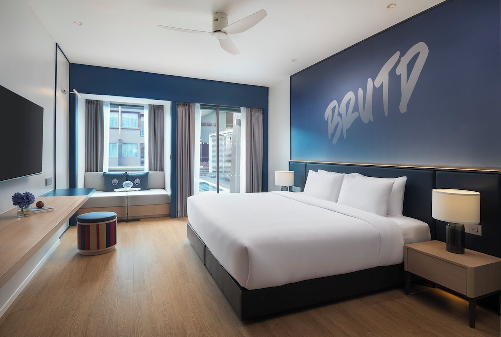 Pool, Deluxe, King Bed, Terrace