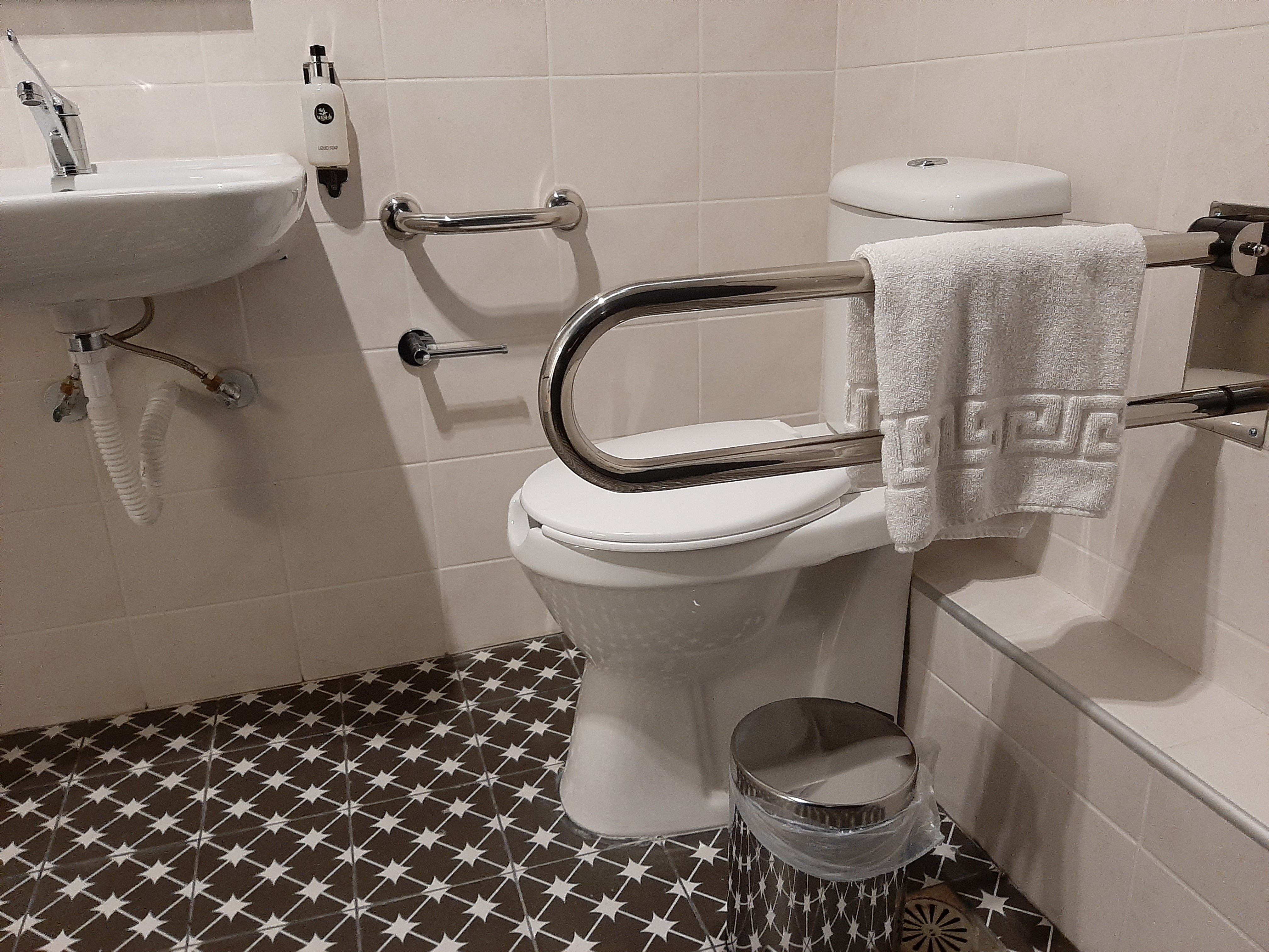 ROOM, TRIPLE, ACCESSIBLE