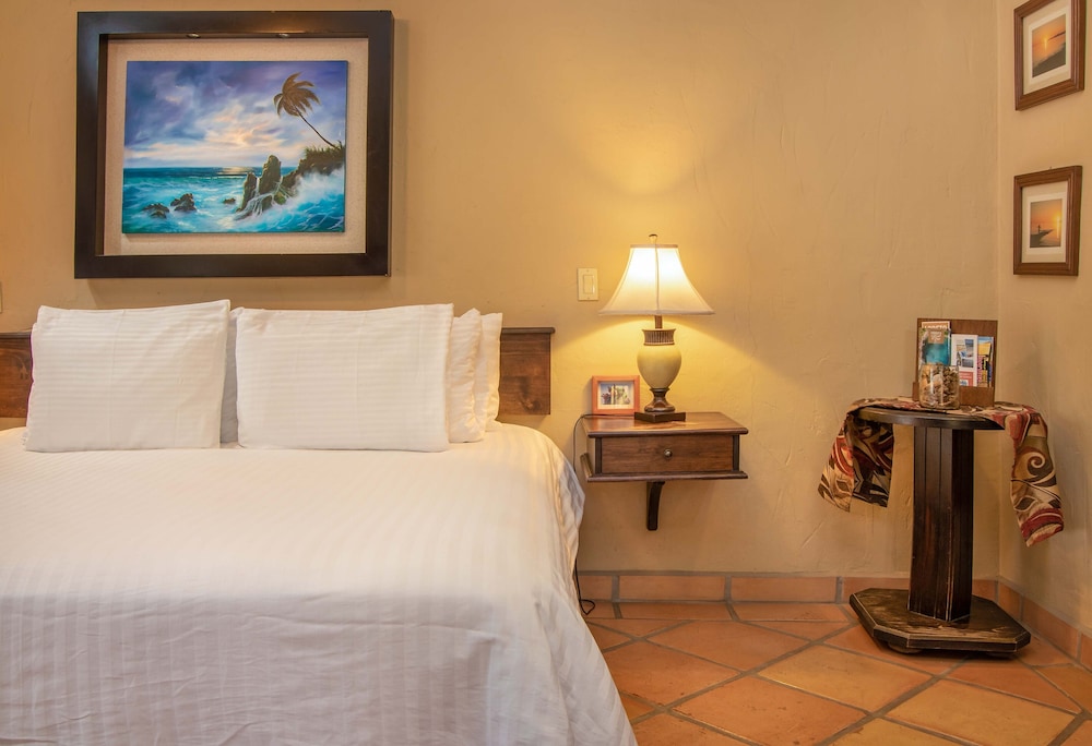 Suite, King Bed, Balcony or Terrace, Kitchenette, High Floor، Posada Del Cortes Hotel 7/9