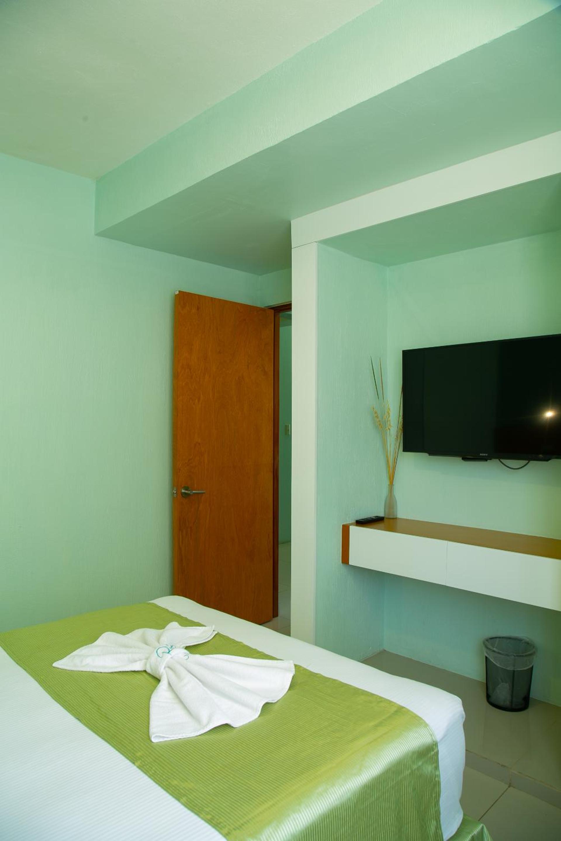 Relax Inn Suites 10/50