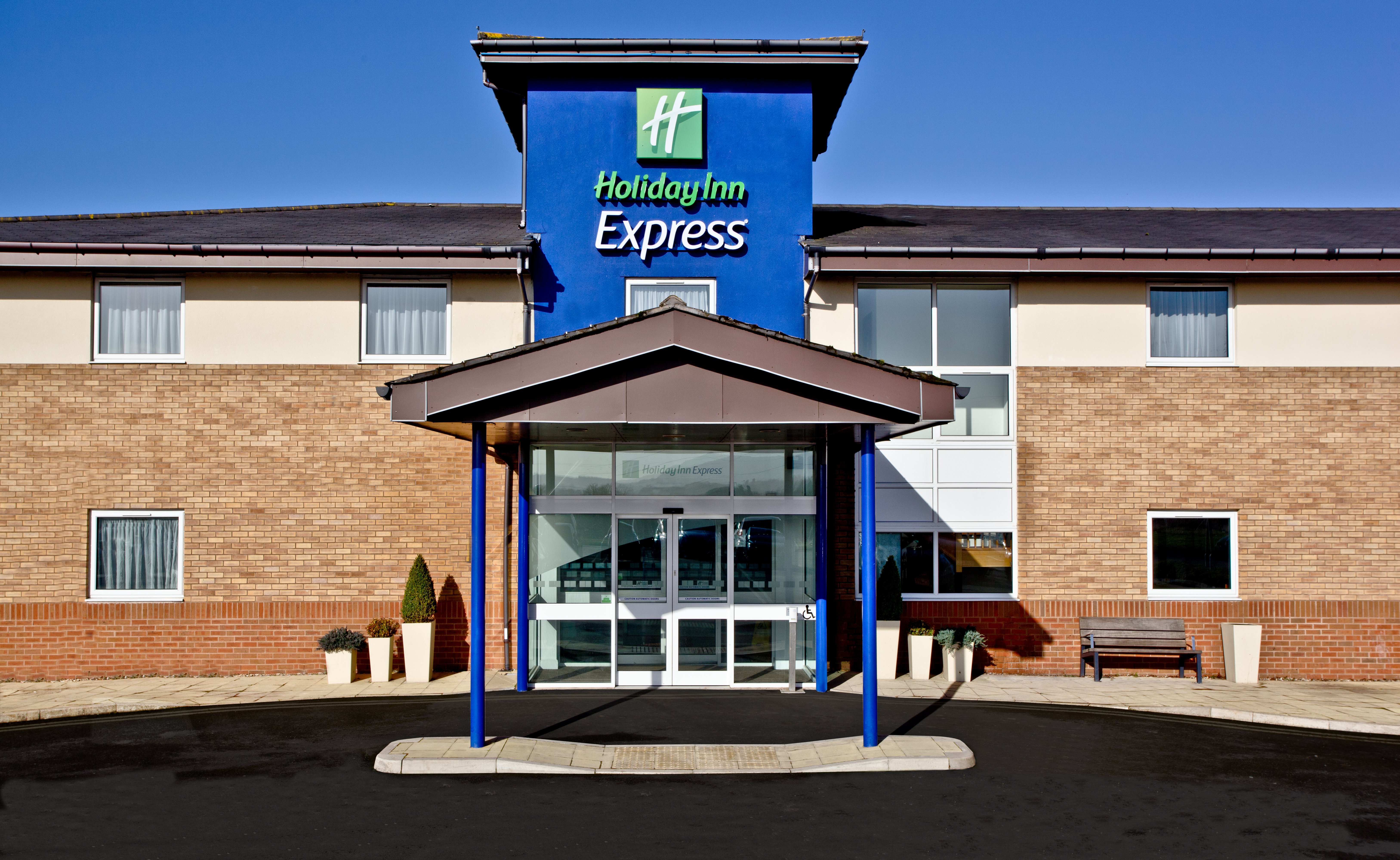 HOLIDAY INN EXPRESS SHREWSBURY 2/40