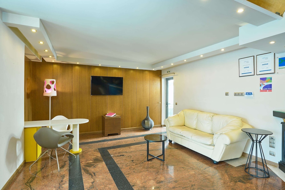 Mediterranean Resort Hotel 42/60