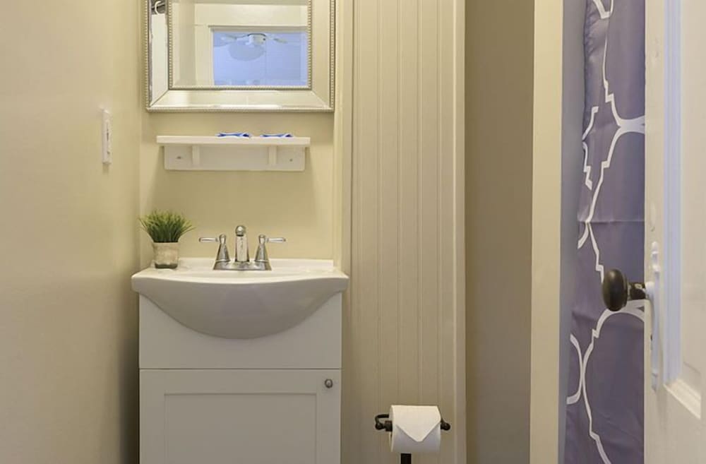 Rehoboth Guest House 50/50