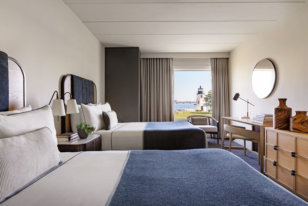 Newport Harbor Island Resort 22/66