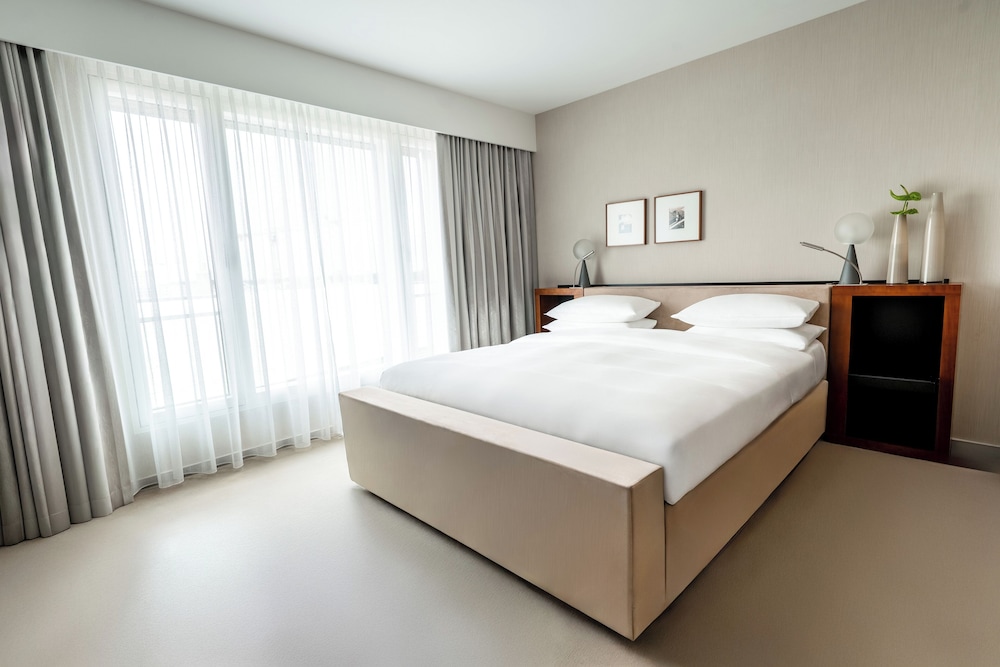GRAND HYATT BERLIN 25/80