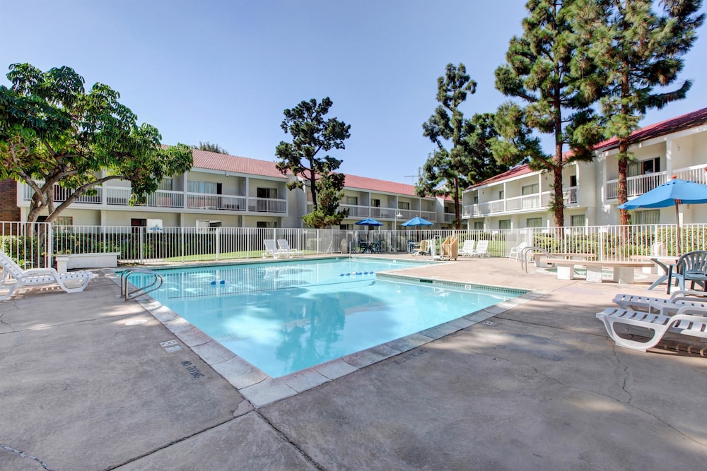 Motel6 Santa Ana, CA - Irvine - Orange County Airport in SANTA ANA - CA