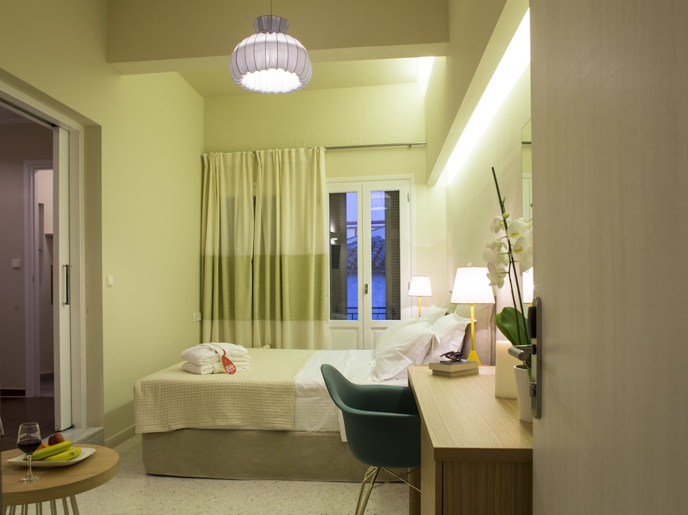 Athena Hotel 62/64