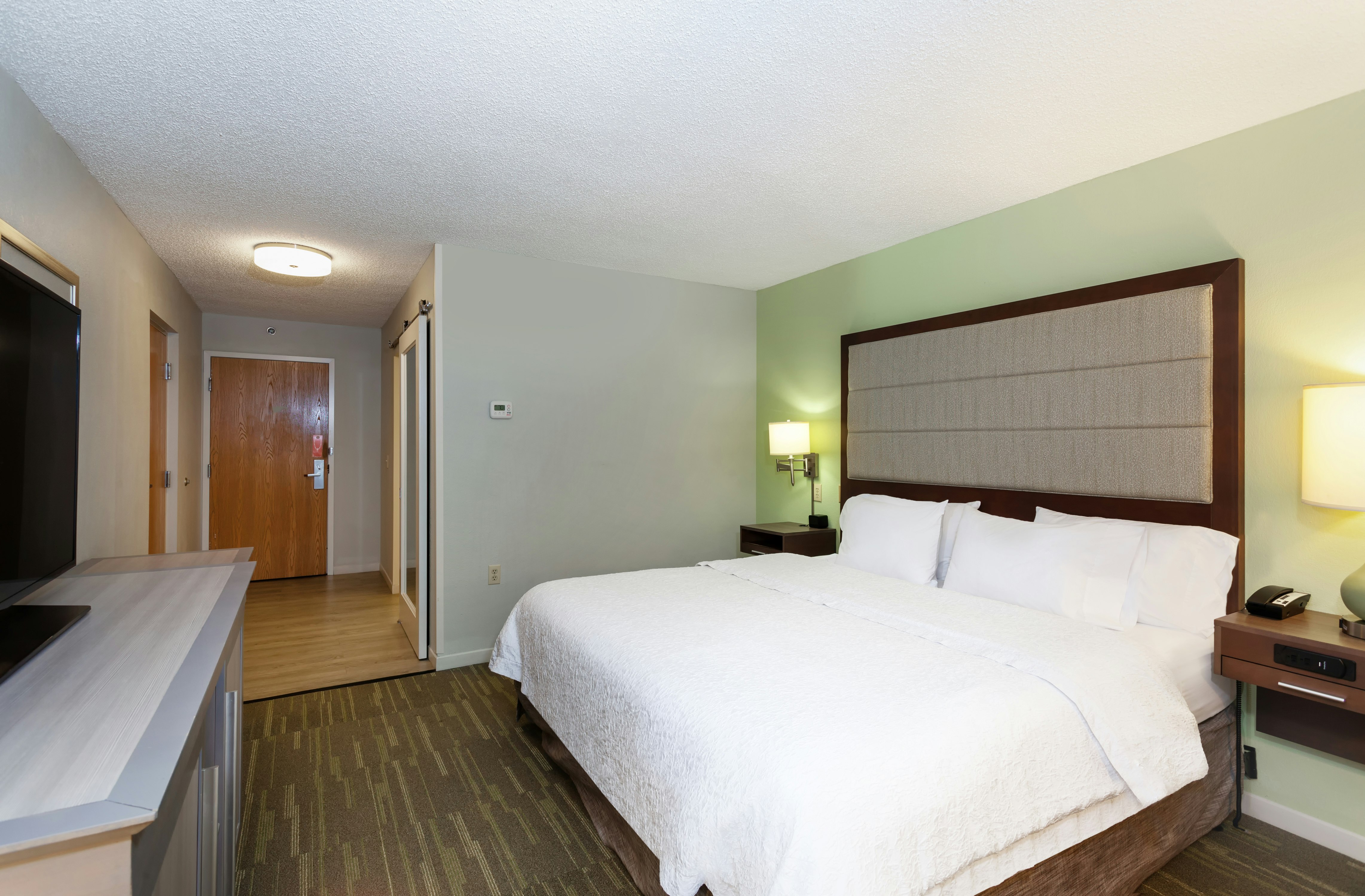 ROOM, KING BED, ACCESSIBLE