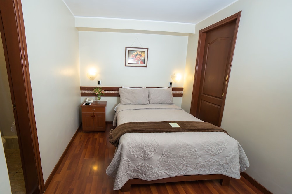 ROOM, SINGLE