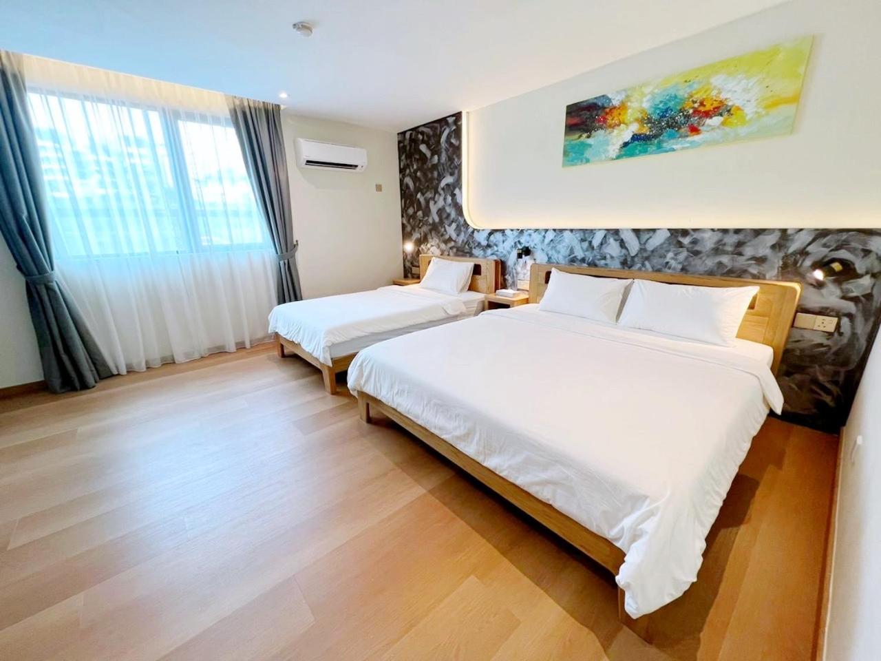 The Borneo Hotel 4/24