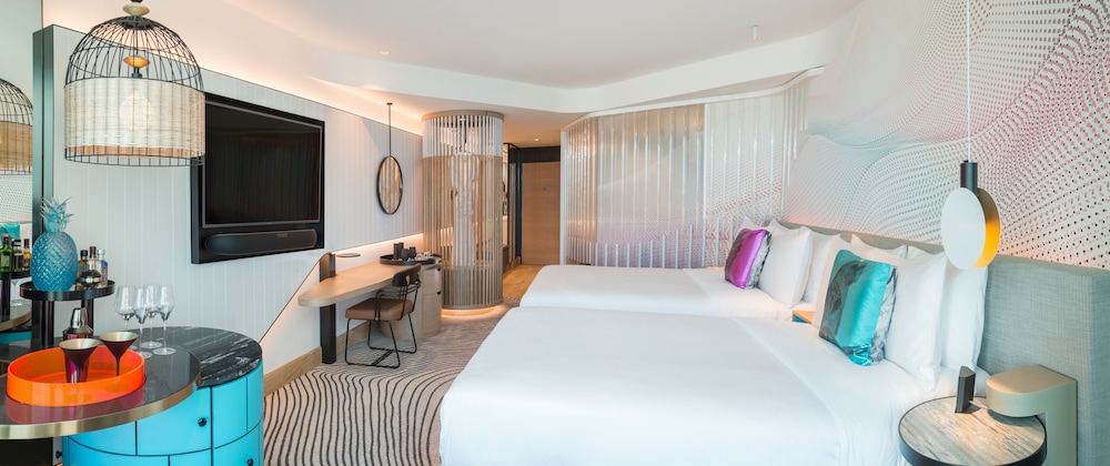 Standard, 2 Double Beds, Partial River View