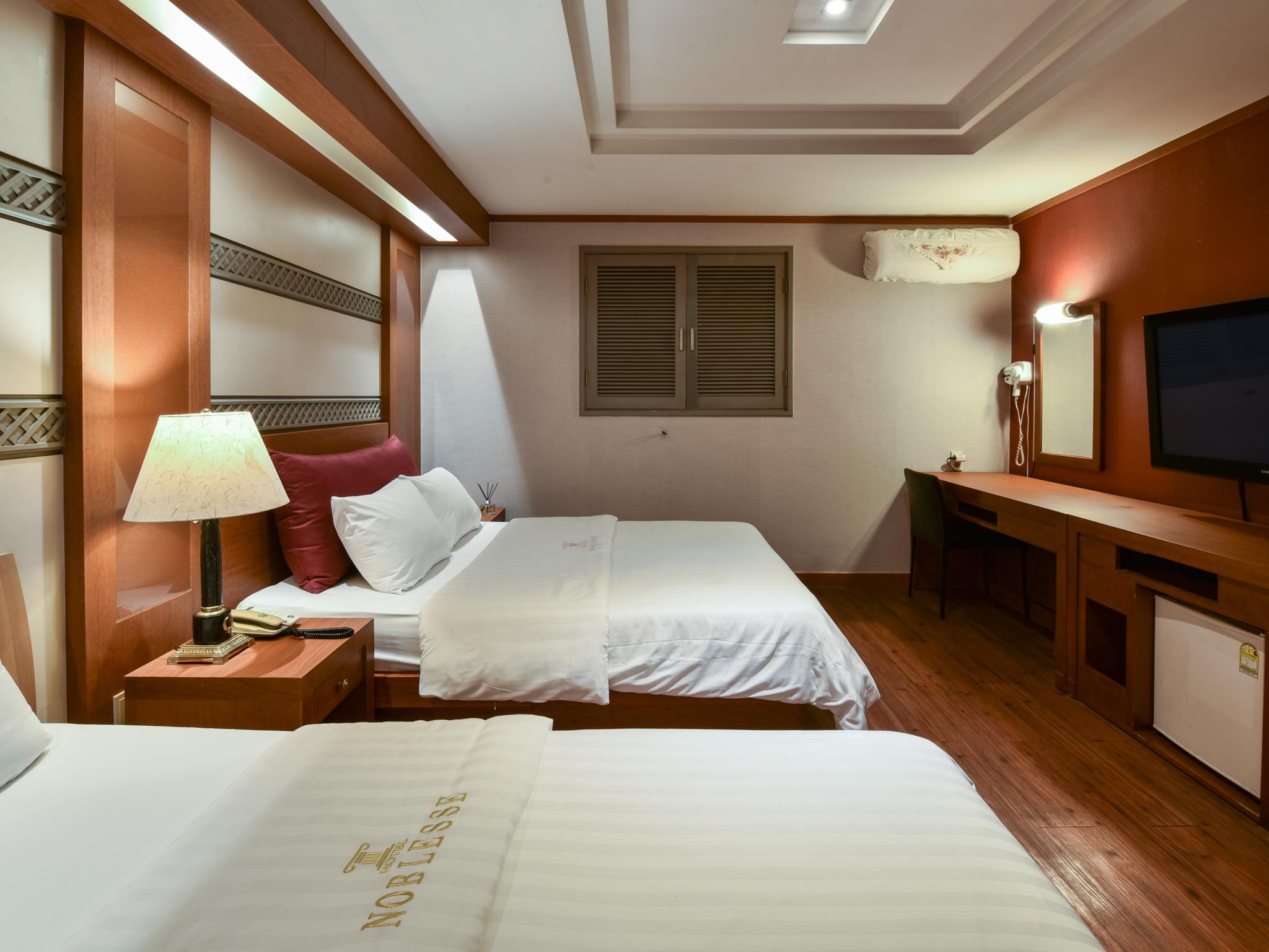 Plus, 1 Double and 1 Single Bed, No Parking