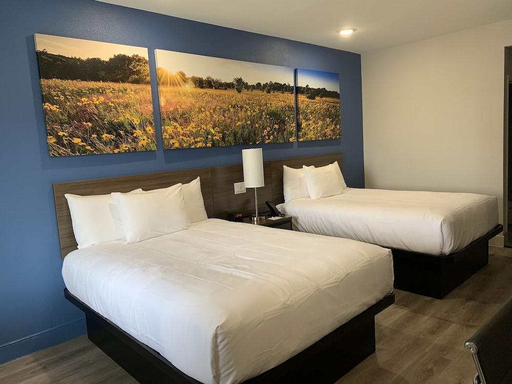 Efficiency, 2 Double Beds