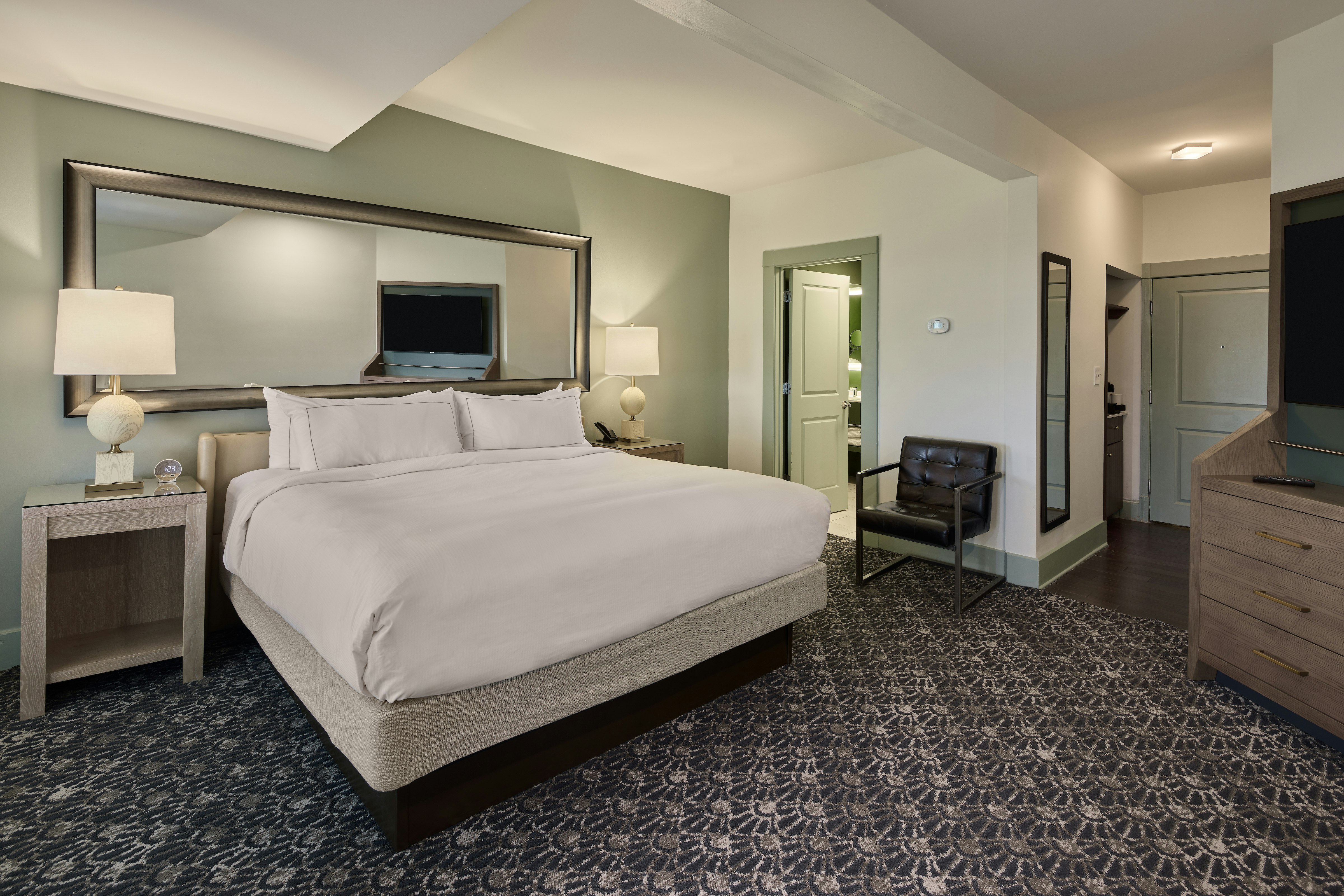 SUPERIOR, KING BED, BALCONY
