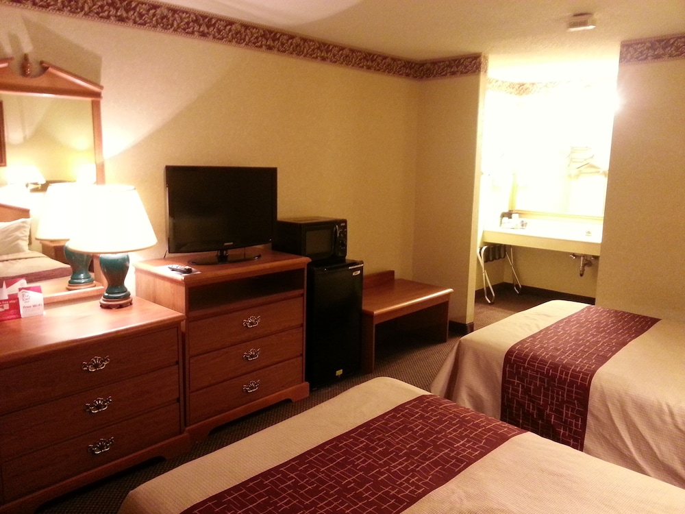 Days Inn & Suites by Wyndham Monroe 10/26