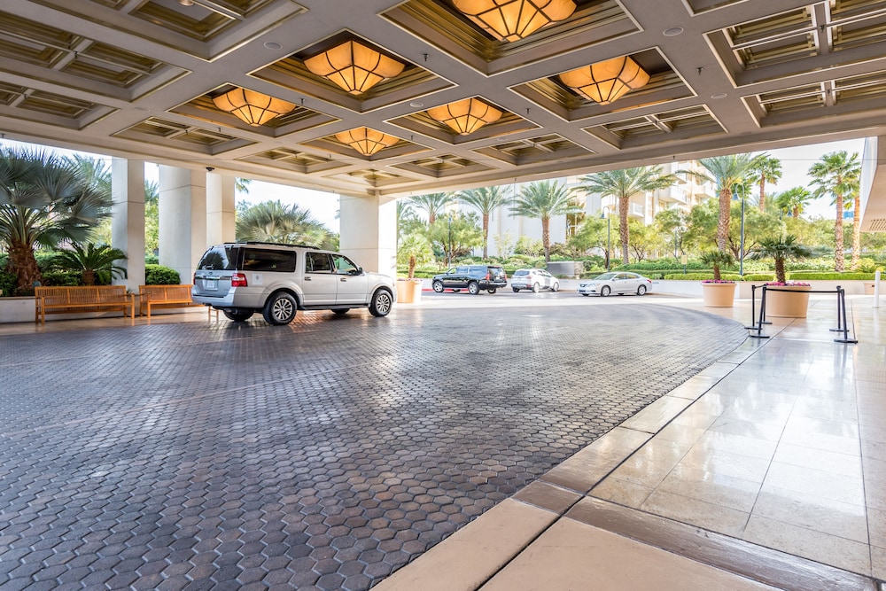 Jet Luxury Resorts @ The Signature Condo Hotel 55/69
