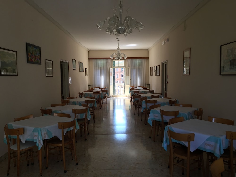 restaurant-cafeteria