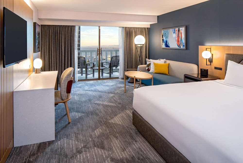 ROOM, KING BED, BAY VIEW, BALCONY