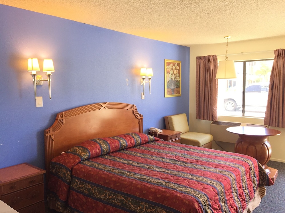 Fullerton Inn 16/53
