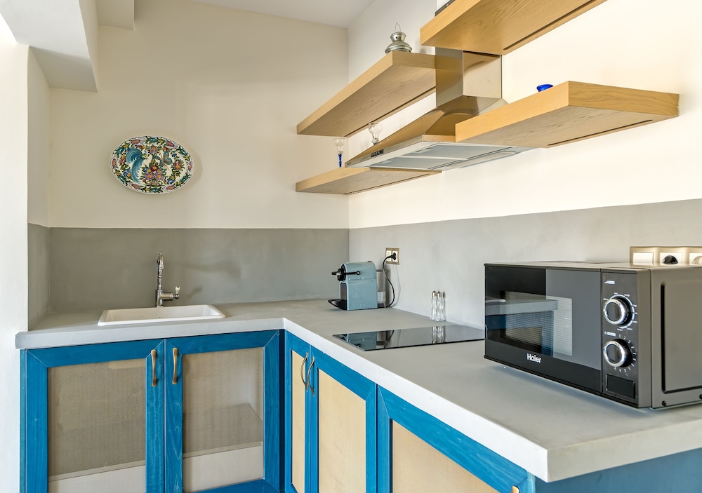 Hermes Suites 3/50