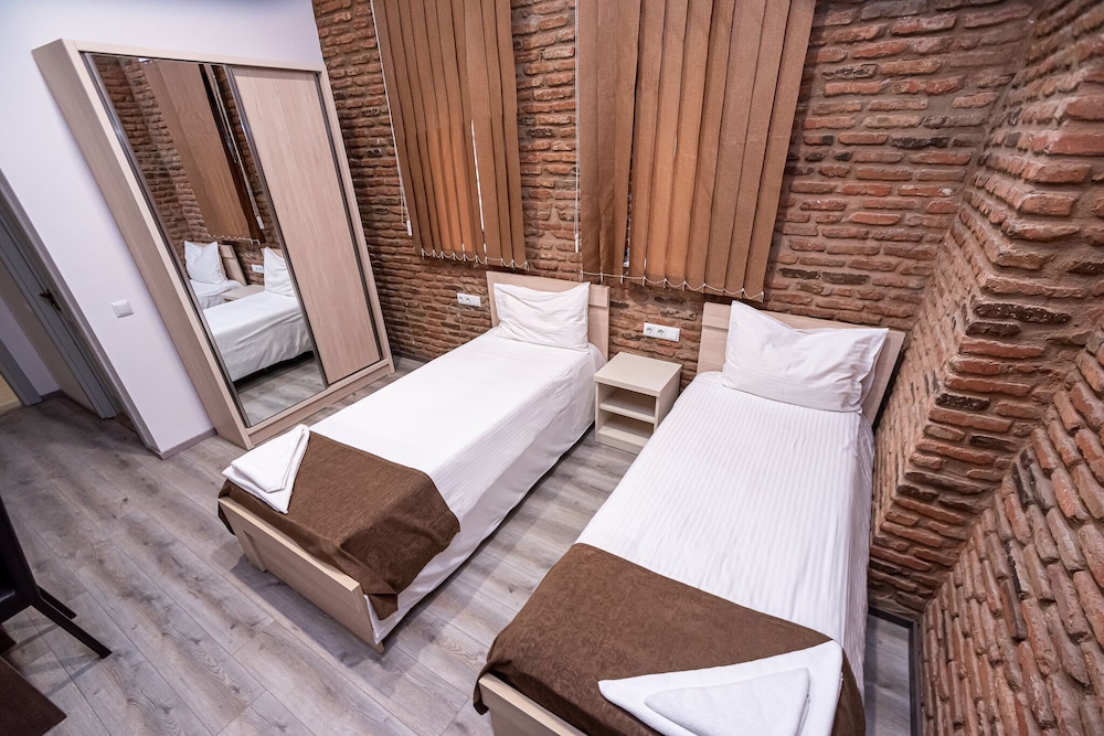ECONOMY, DOUBLE OR TWIN BED