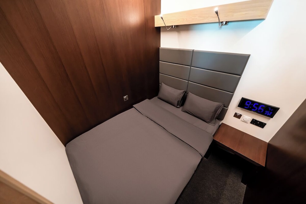 Sleep N Fly Sleep Lounge A Gates Terminal 3 Transit Only 27/50