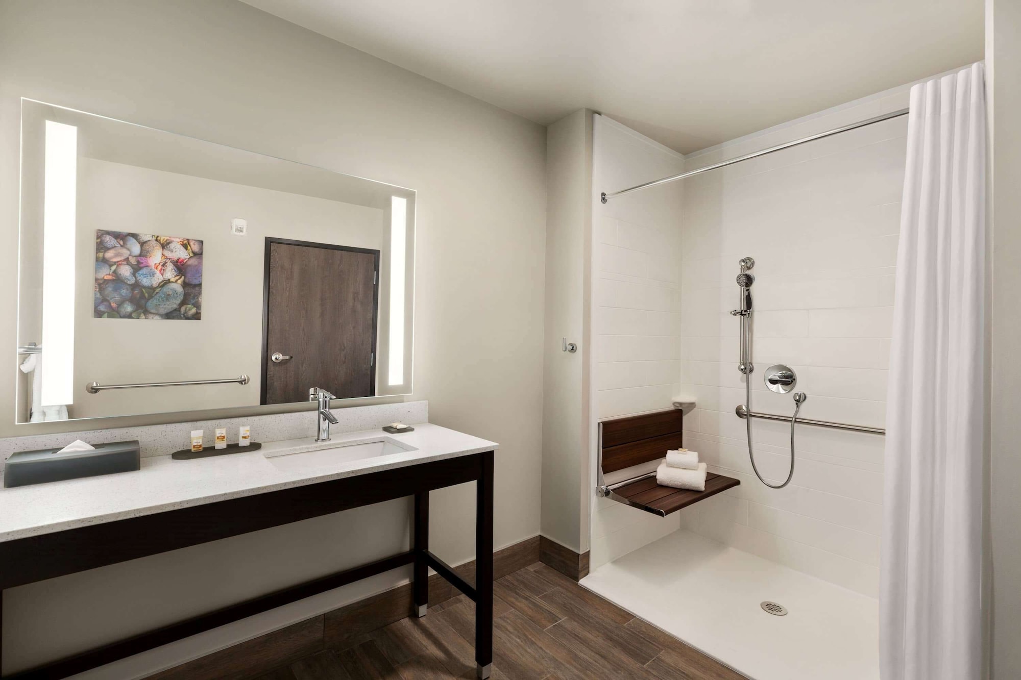 غرفة بسرير كينج لذوي الإعاقة، La Quinta Inn And Suites by Wyndham Burlington 4/4