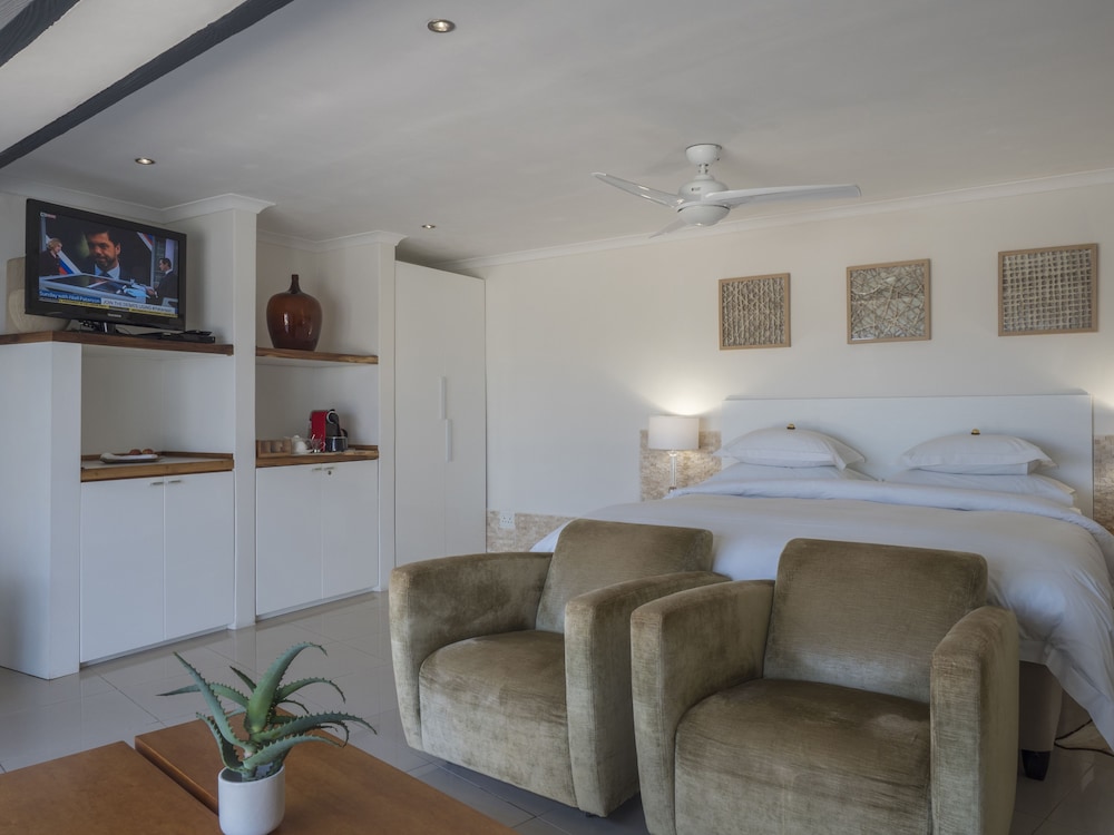 Villa Afrikana Guest Suites 72/88