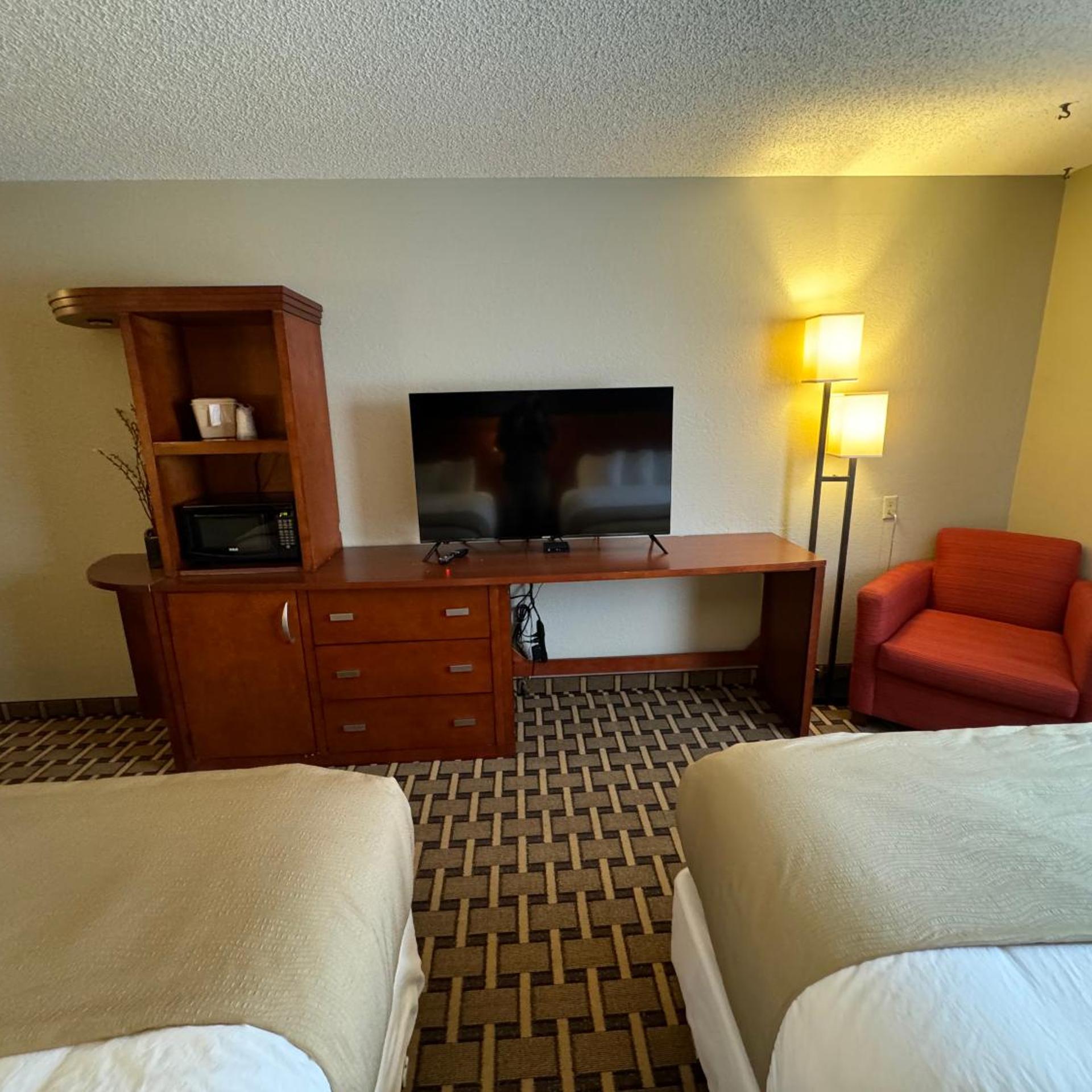 Crossroads Hotel 24/29