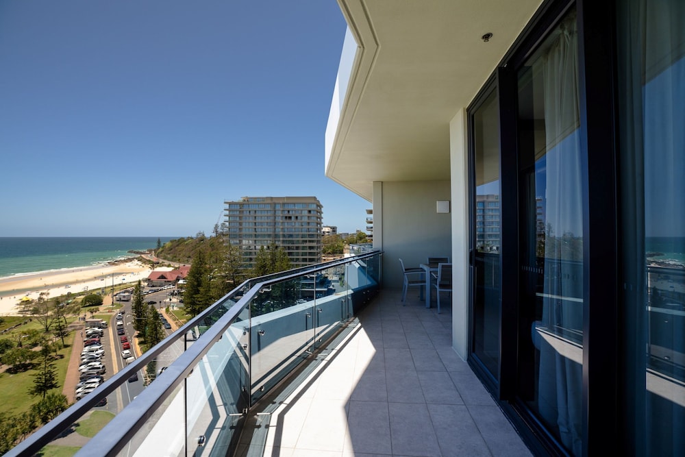 Iconic Kirra Beach Resort 5/72