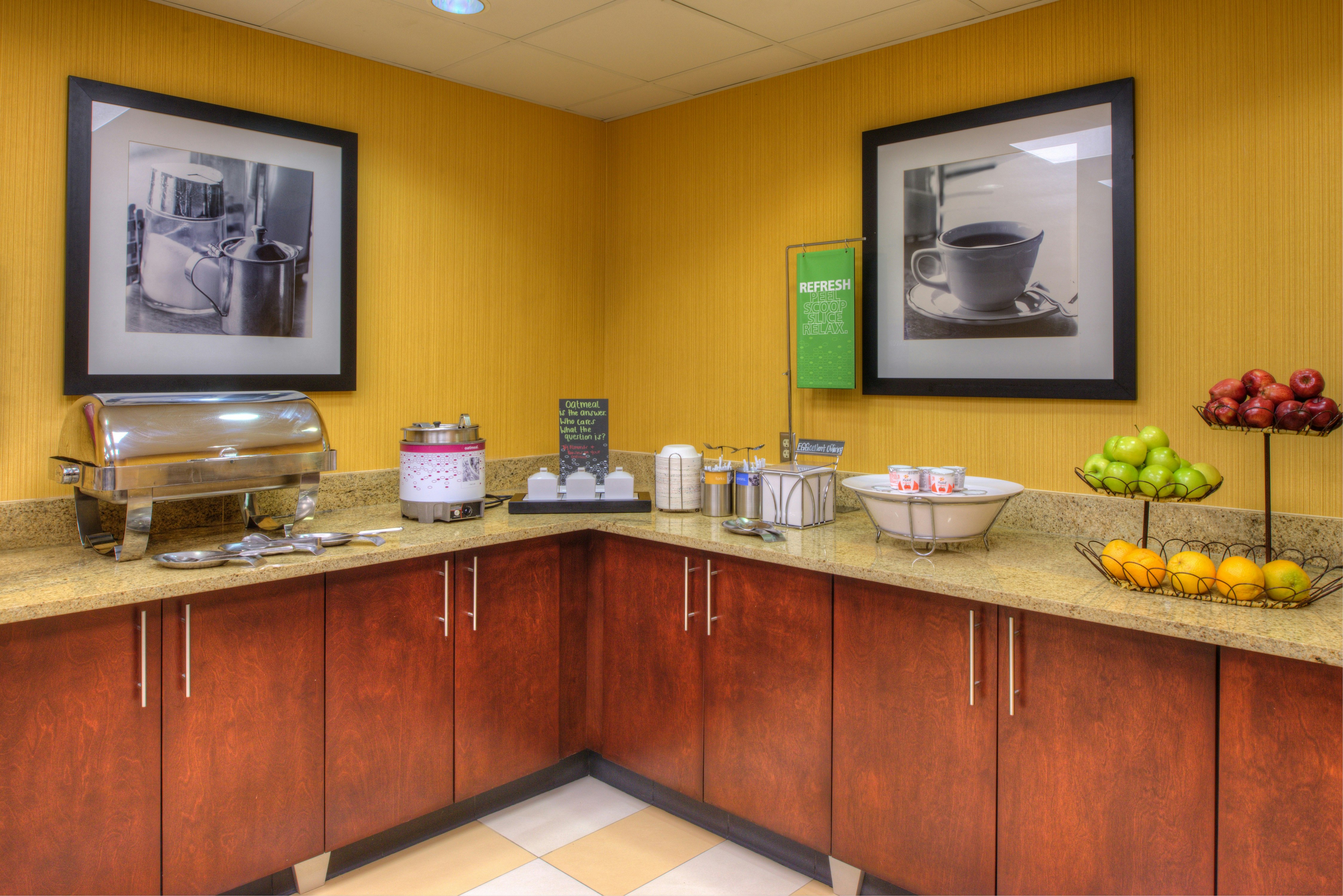 Hampton Inn Suites Ontario 54/60
