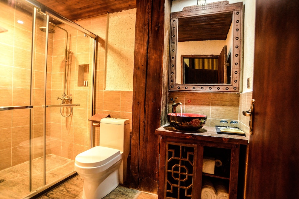 E-Outfitting Boutique Hotel Shangri-La 62/66