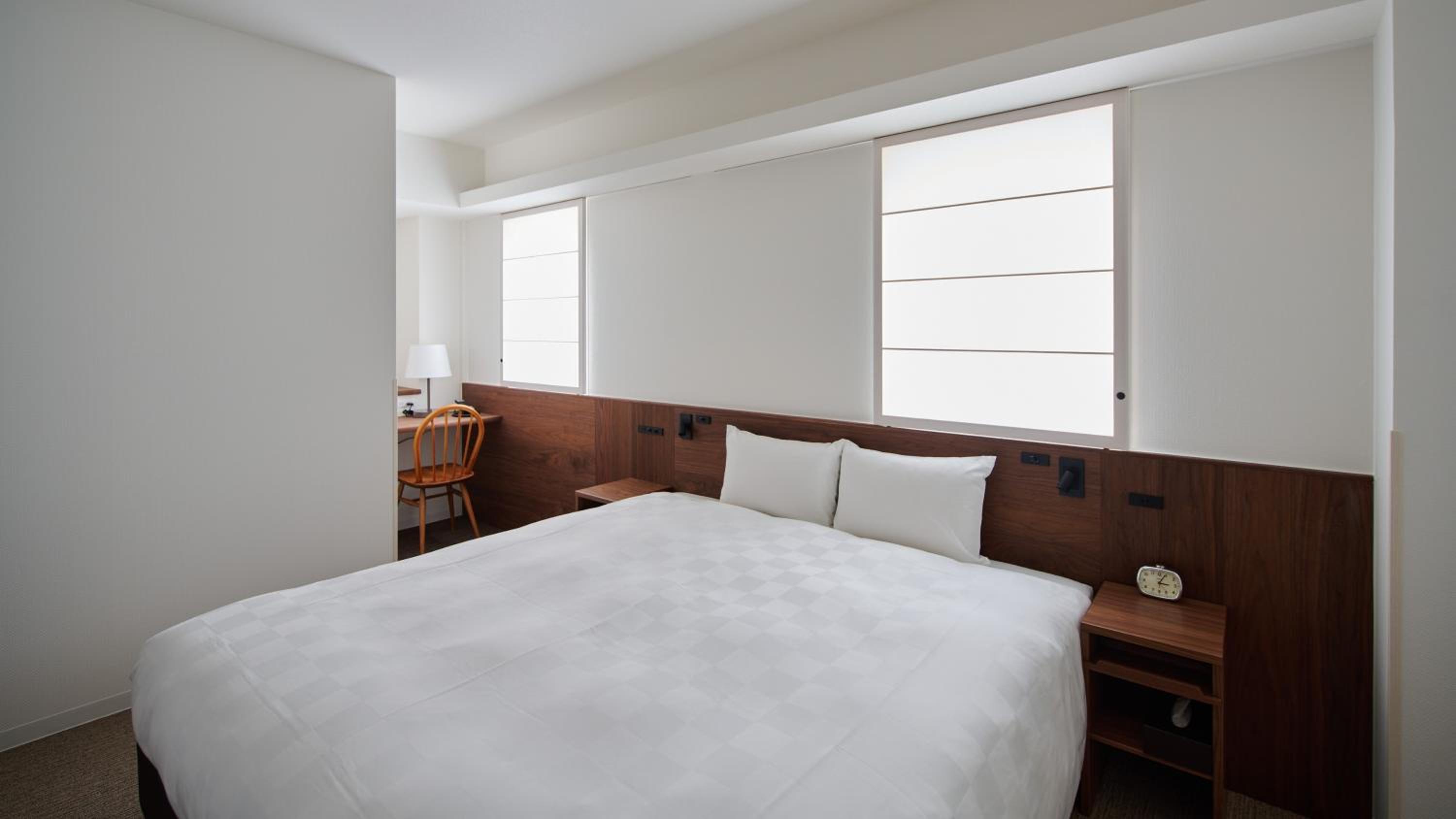 DELUXE, KING BED
